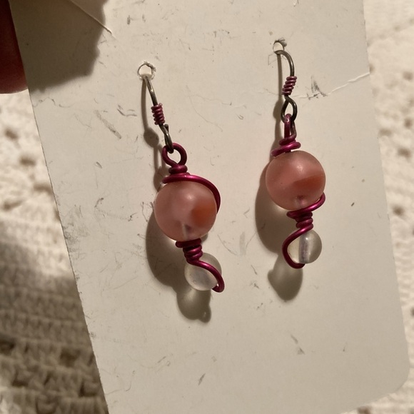 Hand made beaded earrings - Picture 2 of 2
